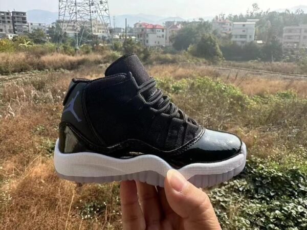 Children's sneakers - Image 3