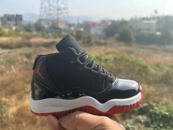 Children's sneakers - Image 2